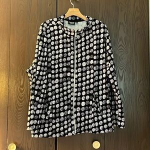Onque casual long sleeved fleece black jacket with gray circles. Size 3X